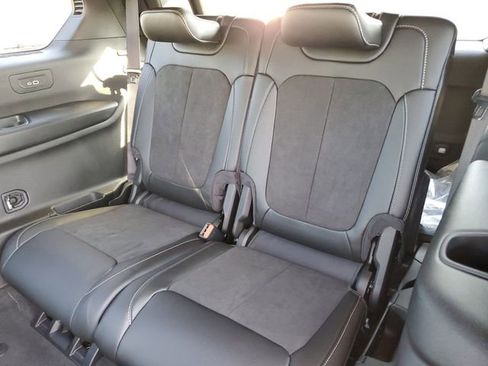 New 2025 Jeep Grand Cherokee L Altitude image 17