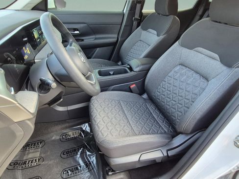 Certified 2025 Nissan Kicks SV AWD/4WD image 19