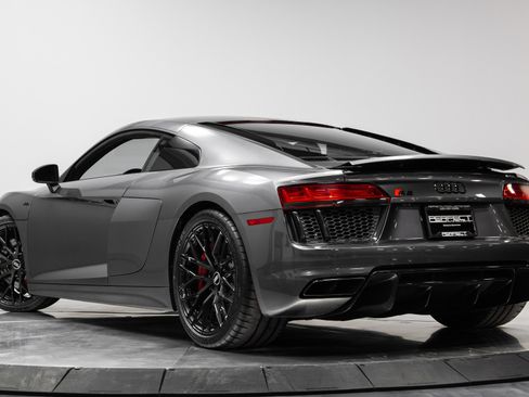 Used 2018 Audi R8 V10 w/ Premium Package image 41