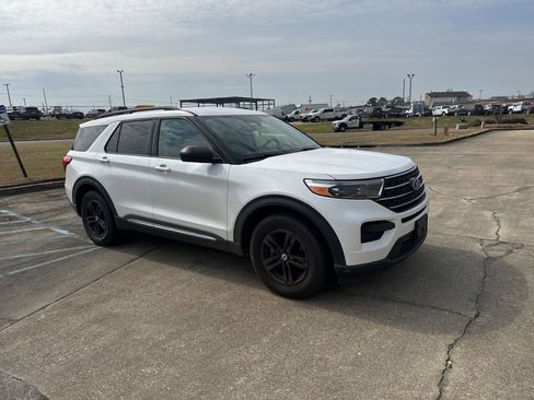 Used 2020 Ford Explorer XLT image 16