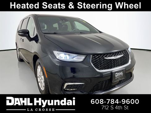 Used 2025 Chrysler Pacifica Select FWD image 1