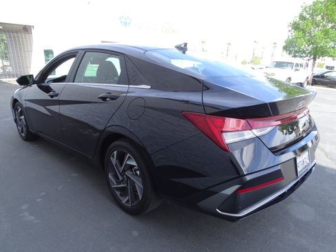 Certified 2025 Hyundai Elantra SEL FWD image 6