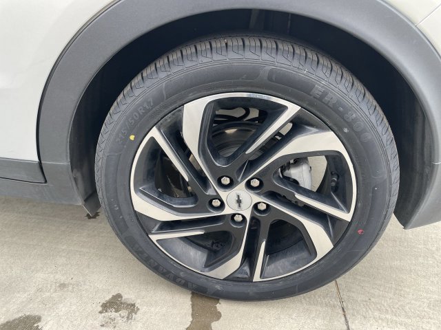 Used 2023 Chevrolet Bolt LT w/ Infotainment Package FWD image 33