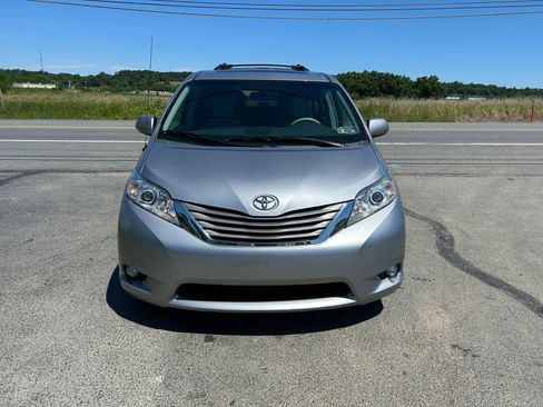 Used 2012 Toyota Sienna XLE FWD image 4