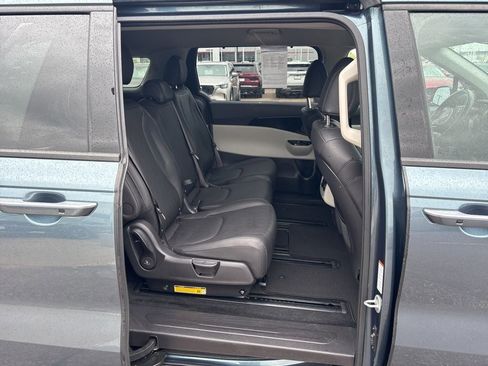 Used 2024 Kia Carnival SX FWD image 38