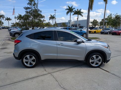Used 2017 Honda HR-V EX image 3