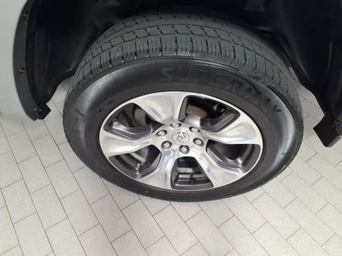 Used 2019 RAM 1500 Laramie AWD/4WD image 8