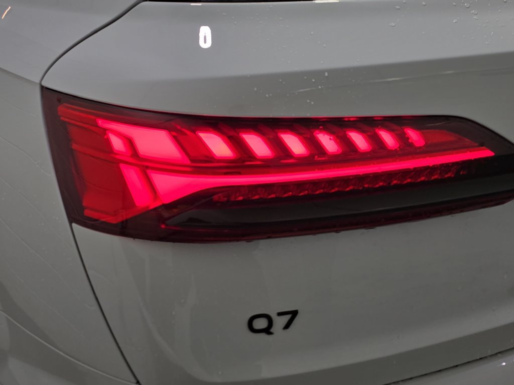 Used 2025 Audi Q7 3.0T Premium Plus AWD/4WD image 35