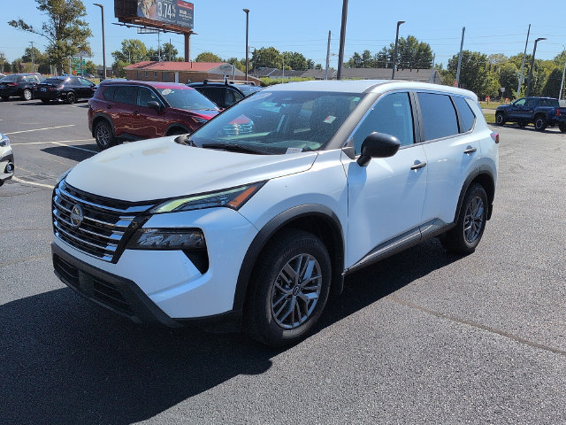 Used 2025 Nissan Rogue S FWD image 3