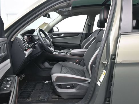Used 2024 Volkswagen Atlas Peak Edition SE AWD/4WD image 11
