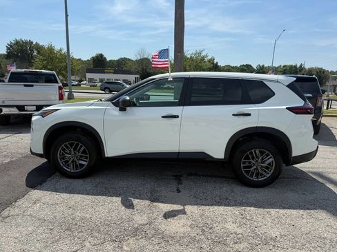 Used 2024 Nissan Rogue S AWD/4WD image 7