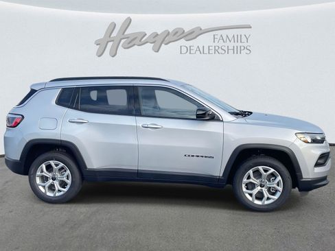 New 2026 Jeep Compass Latitude image 25