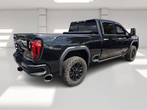 Certified 2022 GMC Sierra 2500 Denali w/ Denali Black Diamond Edition image 5
