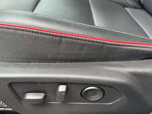Used 2022 Buick Envision Essence w/ Technology Package I FWD image 6