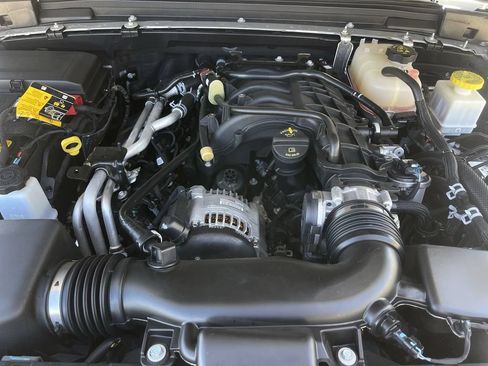 Used 2022 Jeep Gladiator Overland w/ Popular Equipment Package AWD/4WD image 29