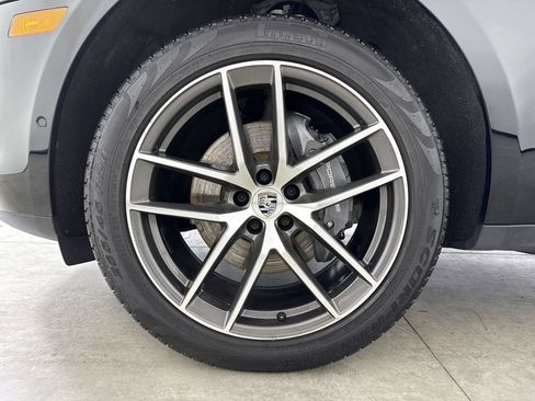 Certified 2024 Porsche Macan AWD/4WD image 13