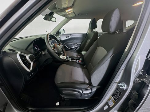 Used 2025 Kia Soul LX w/ LX Technology Package image 13