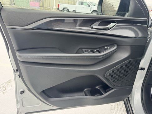 Certified 2023 Jeep Grand Cherokee Altitude image 8