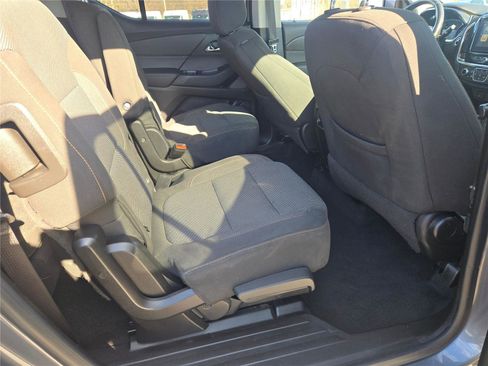Used 2018 Chevrolet Traverse LT image 11