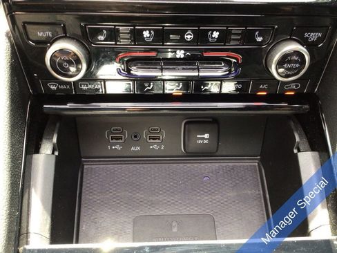Used 2024 Jeep Grand Cherokee Overland w/ Luxury Tech Group IV AWD/4WD image 29