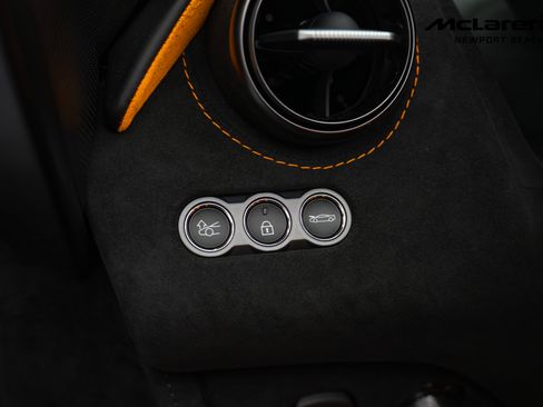 Used 2026 McLaren 750S Spider RWD image 28