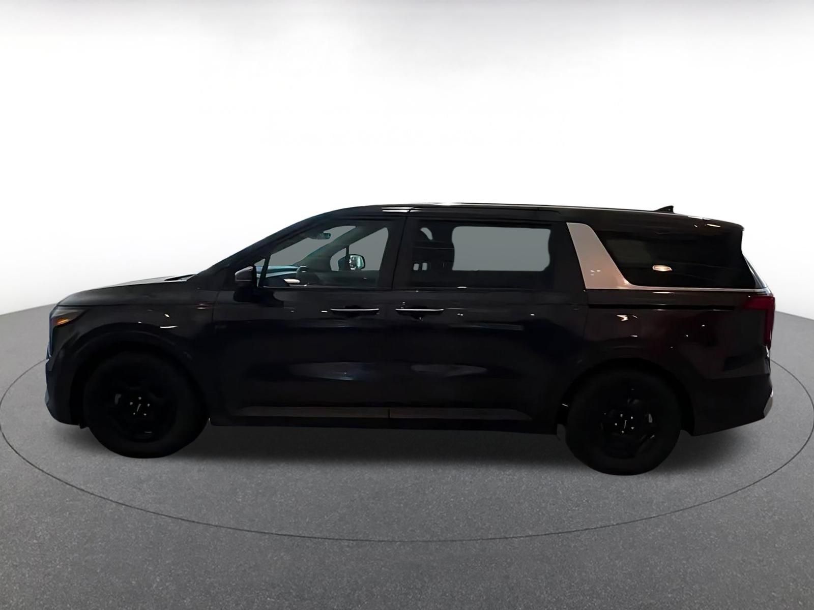 Used 2026 Kia Carnival FWD image 8