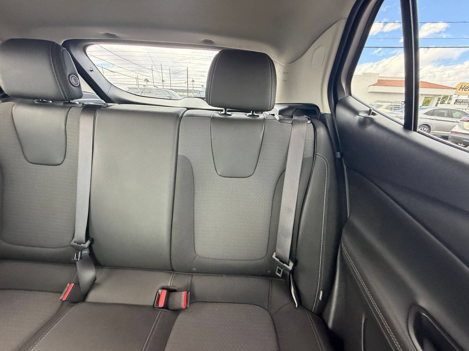 Used 2025 Buick Encore GX Preferred AWD/4WD image 35