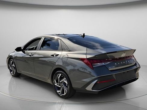 Used 2025 Hyundai Elantra SEL FWD image 7
