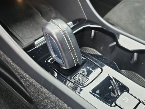 Used 2020 Volvo XC40 T5 R-Design image 37