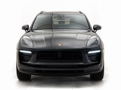 Certified 2025 Porsche Macan image 30
