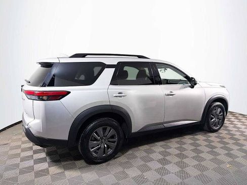Certified 2024 Nissan Pathfinder SV AWD/4WD image 4