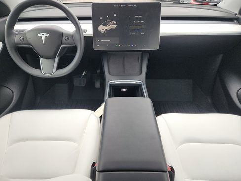 Used 2021 Tesla Model Y Long Range image 9
