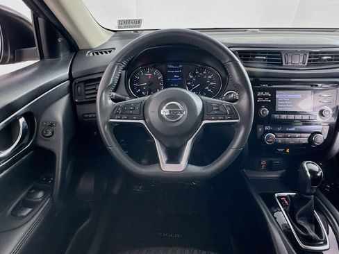 Used 2017 Nissan Rogue SV FWD image 5