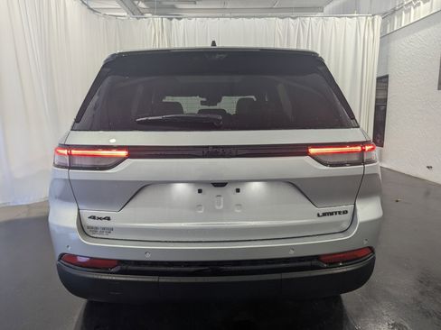 New 2025 Jeep Grand Cherokee Limited image 9