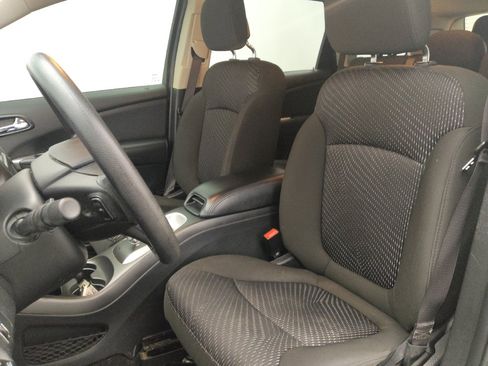 Used 2019 Dodge Journey SE image 17