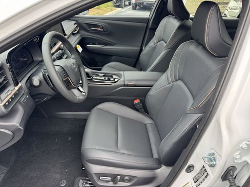 New 2026 Toyota Crown Signia AWD/4WD image 2