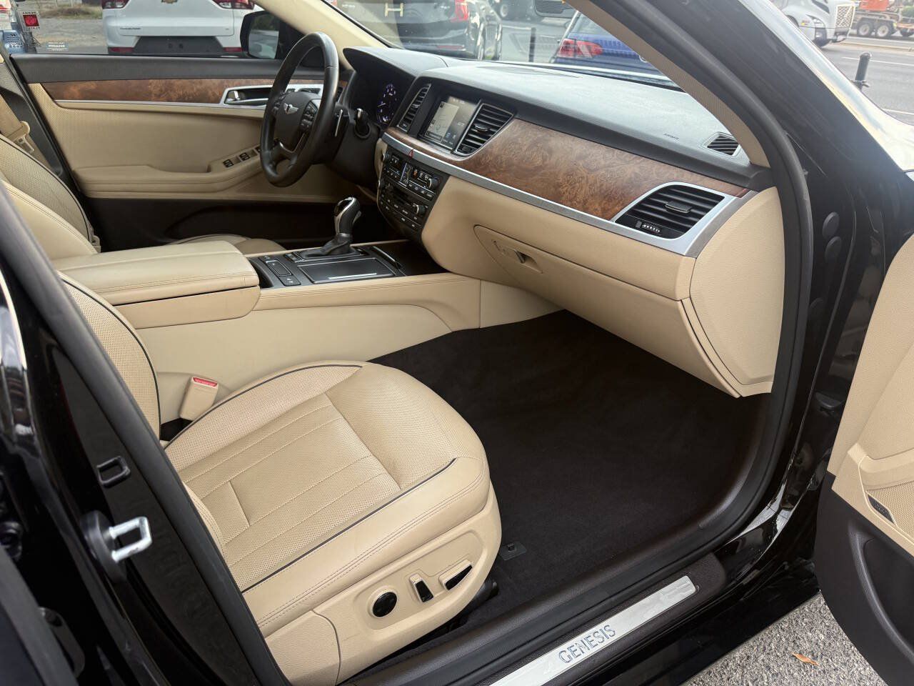 Used 2015 Hyundai Genesis 5.0 RWD image 13