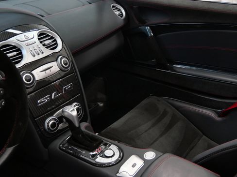 Used 2009 Mercedes-Benz SLR image 27