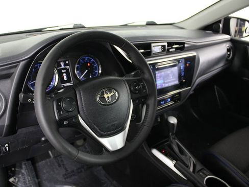 Used 2018 Toyota Corolla SE image 16