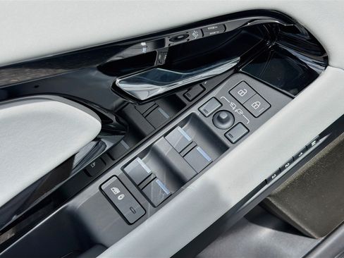 New 2026 Land Rover Range Rover Evoque Hoxton AWD/4WD image 22