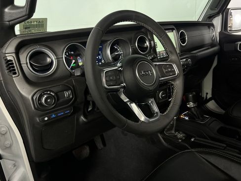 Used 2023 Jeep Wrangler Unlimited Sahara image 20