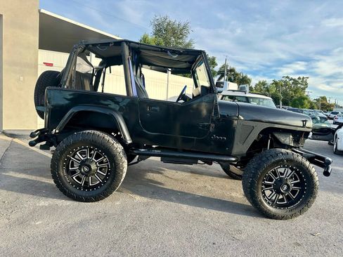 Used 1993 Jeep Wrangler S image 5