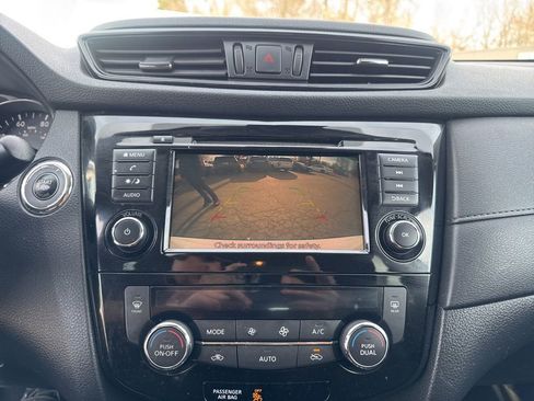 Used 2020 Nissan Rogue SV image 18