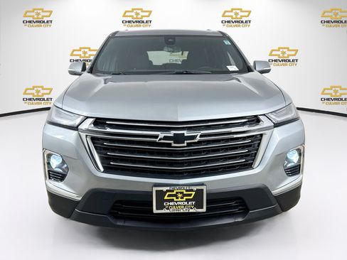 Used 2023 Chevrolet Traverse LT FWD image 2