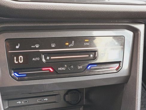 New 2024 Volkswagen Tiguan SE image 16