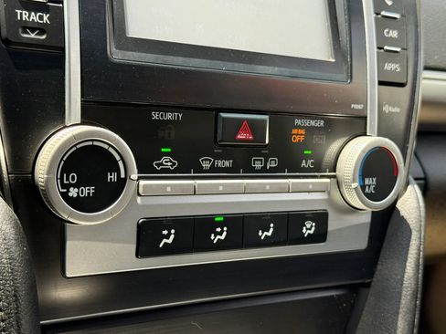 Used 2012 Toyota Camry SE FWD image 15