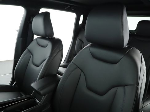 New 2026 Jeep Compass Limited w/ Sun, Sound & Navigation Group image 4