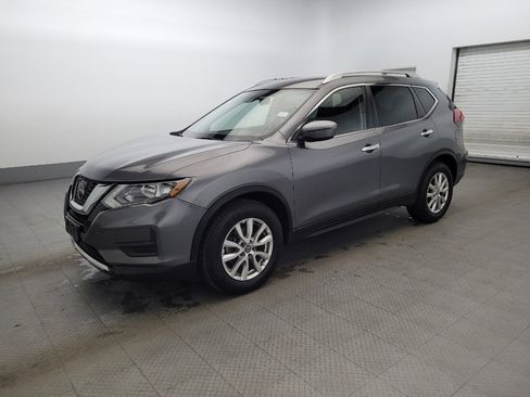 Used 2019 Nissan Rogue SV image 2