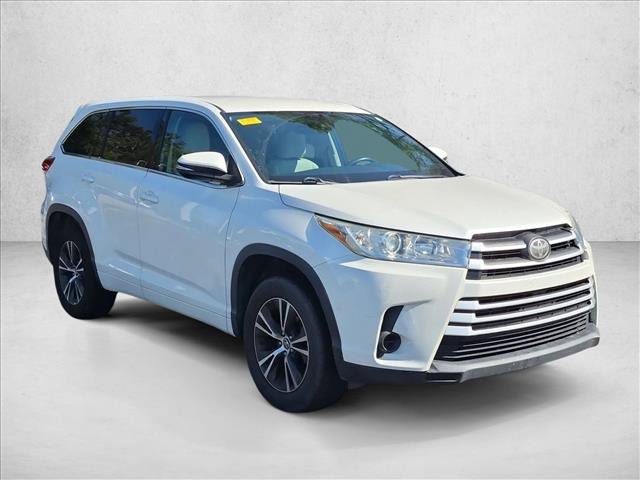Used 2017 Toyota Highlander LE FWD image 4