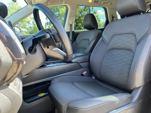Used 2024 Nissan Pathfinder SV FWD image 8